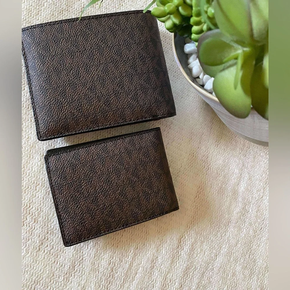 ✨🆕✨Brand New Michael Kors Billfold 3 in 1 Wallet